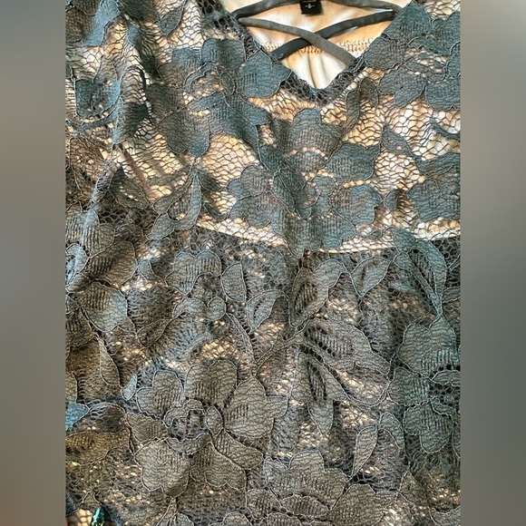 Like New, Women’s Express Lace Strappy Cami. Size small - Picture 2 of 10